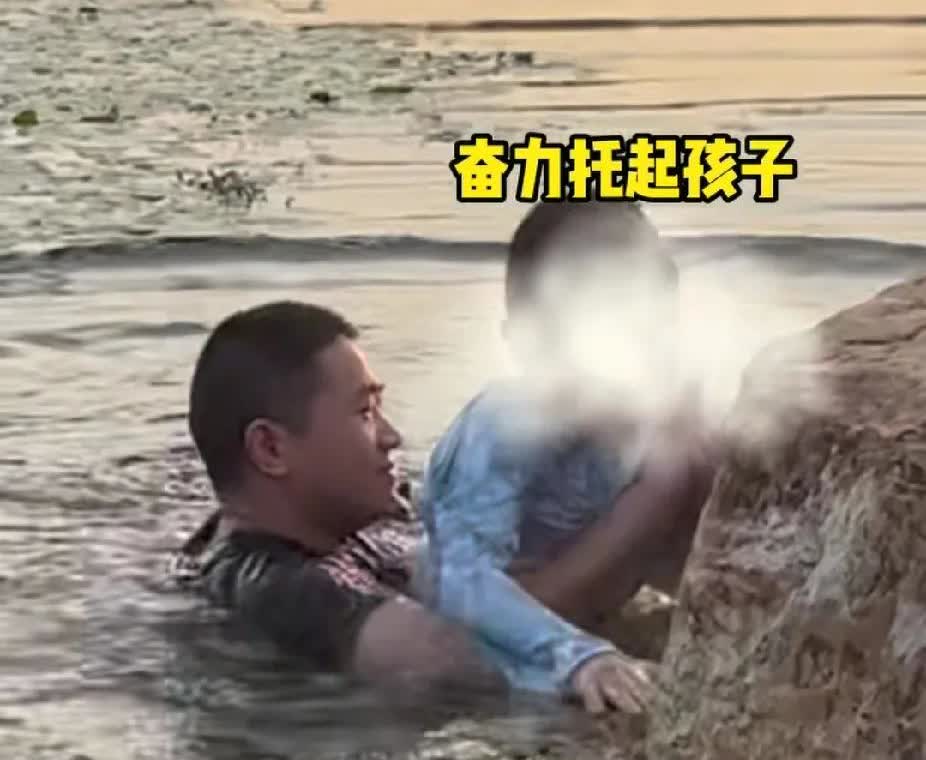 “爸爸，爸爸！”男孩急得直跳，嗓子都嘶哑都破了音，而他的爸爸刚刚跳入湖中救落水的