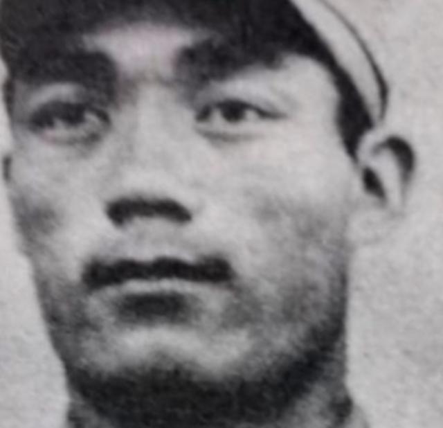 1952年，一名志愿军战士悄悄顺走一袋美军地雷，兴冲冲带回阵地向连长请功，谁知连