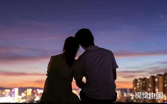 我隐姓埋名顾家，老婆却当我窝囊废，我离婚亮出百亿身家，她悔疯了