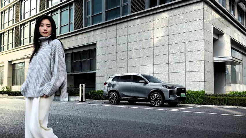 7座超级电混SUV+综合续航2000 km+、女王副驾10点按摩10万级风云 T8