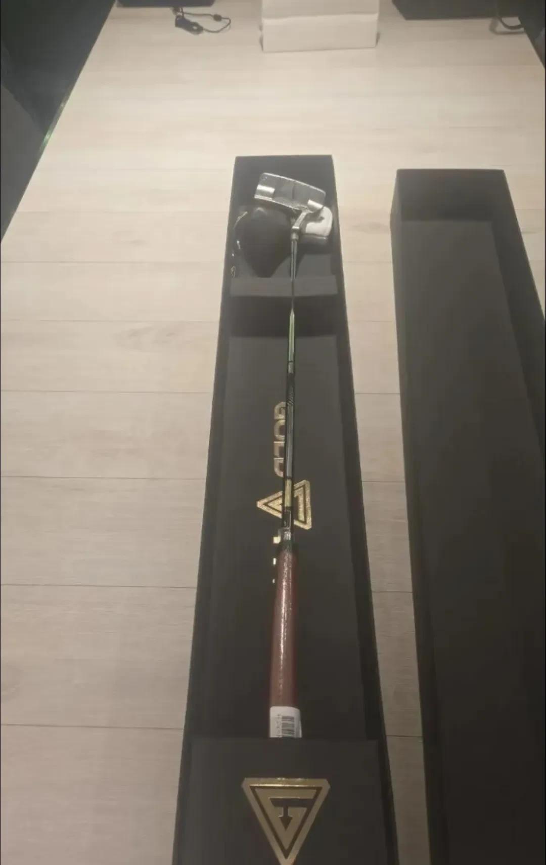 李在明是第一次访美见特朗普，是懂怎么送礼，清单曝光。
1.根据特朗普身高量身定制