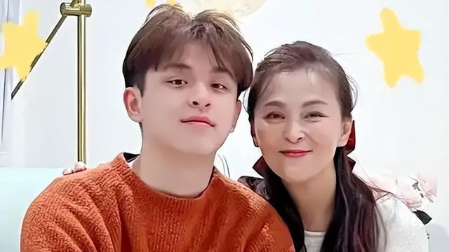 出轨传闻不知真假，反正是净身出户了，连唯一儿子都不愿同他来往