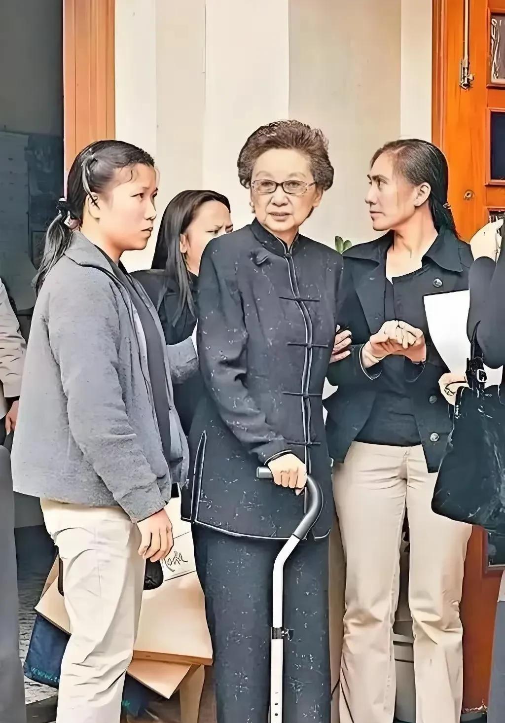个人认为，夏梦是迄今为止中国最漂亮的女子，至少比她还美的女人还没出现。
看过夏梦