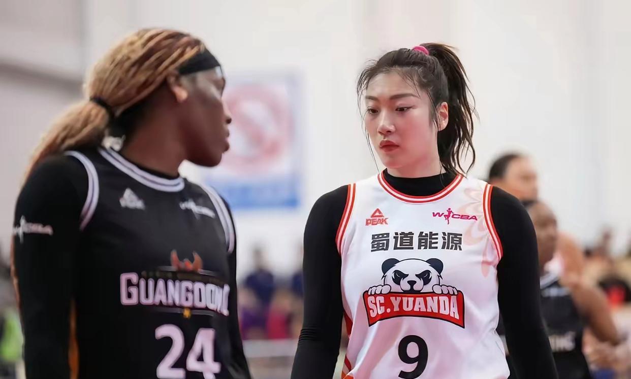 丢人了吧，四川女篮70-83不敌东莞女篮，一战打出了2个不争的事实！
1.总以为