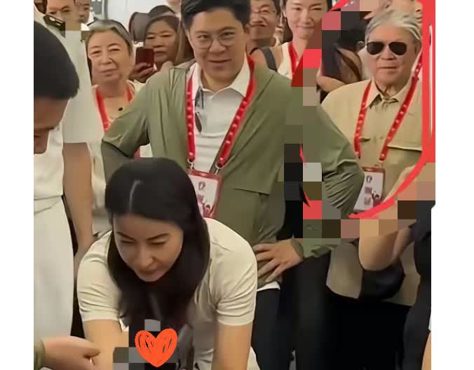 不再羡慕李嘉诚拥有的财富，因为看到郭晶晶弯下腰的那一刻。李家能去的地方，郭家也能