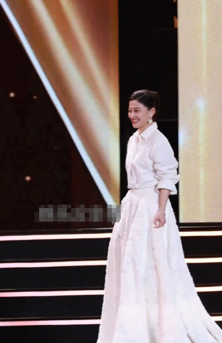 气质好就算了，衣品也这么好，穿着总是这么气质又得体