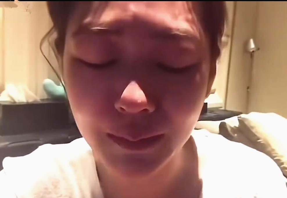 真的看破防了！刷到小S那条痛哭流涕的视频，手机差点砸脸上。早几年大S在日本出事的