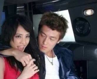 这组照片如今看了依旧很惊艳。不得不说，那时候的陈冠希与蔡依林真的是颜值担当。如今