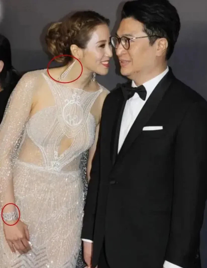 豪门媳妇生存法则











惊天大秘密！豪门婚姻背后，竟然隐藏着如此