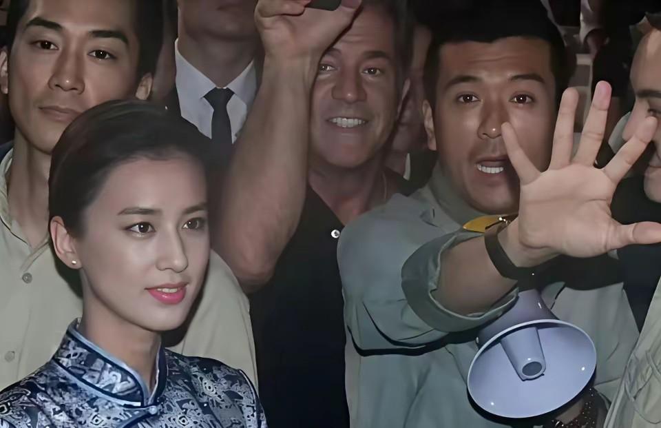 杨子和黄圣依离婚的热度也淡了，婚姻究竟是存在过，曾经杨子为了黄圣依真是做足了功课