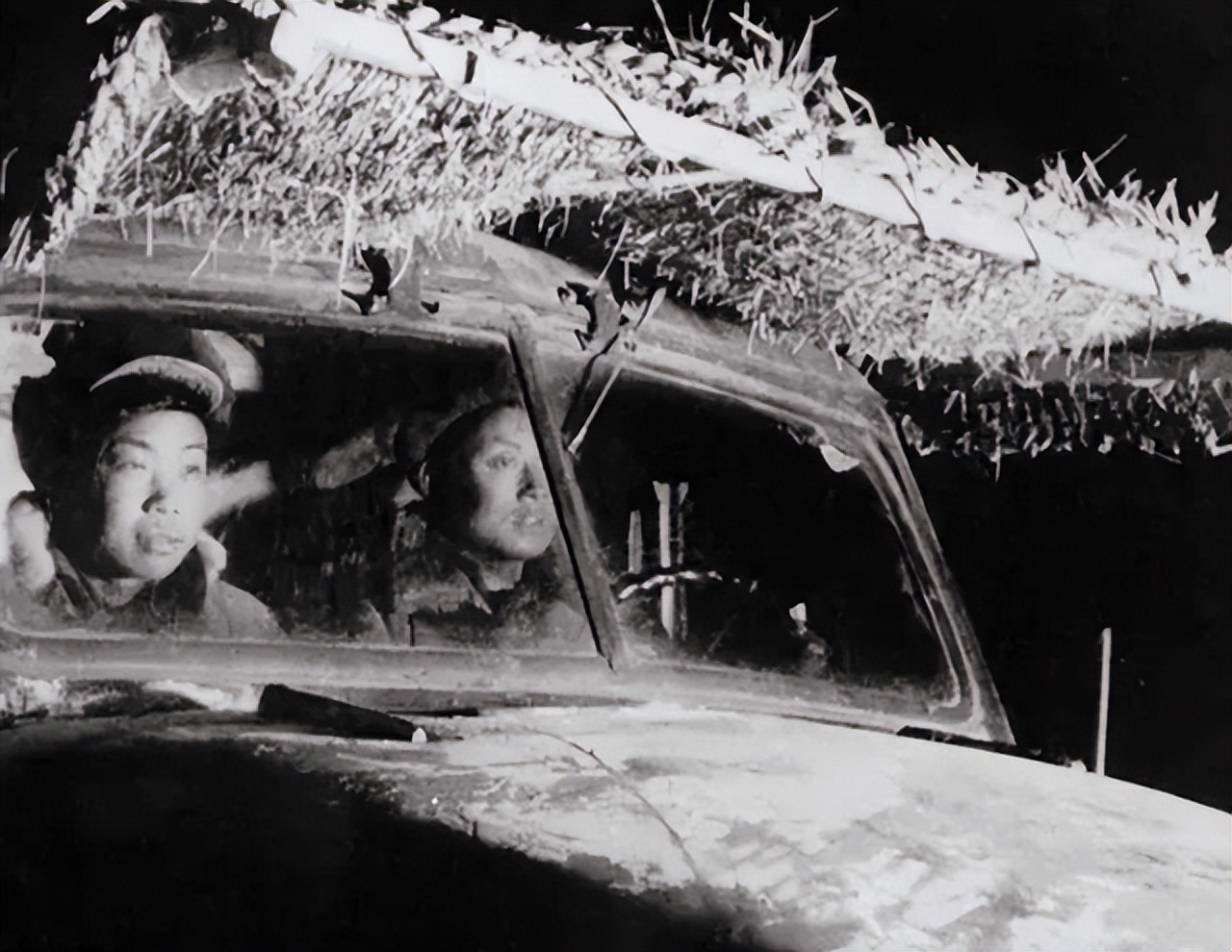 1950年，我军后勤受阻，洪学智却提议让美军来炸毁我们的后勤卡车。彭总听后火冒三
