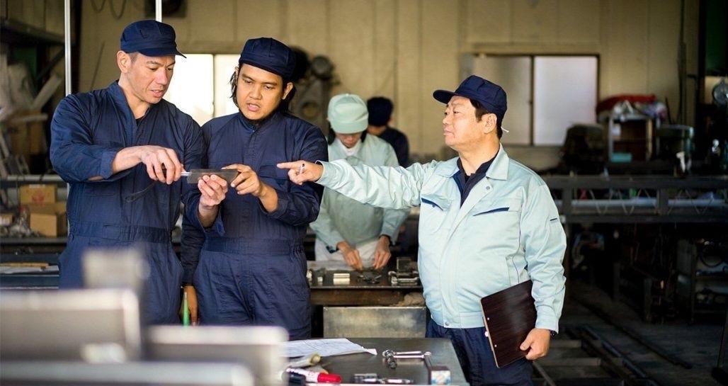 在日本，勤奋是种表演艺术，根据很多在日本企业待过的朋友观察，每每快要下班时，他们