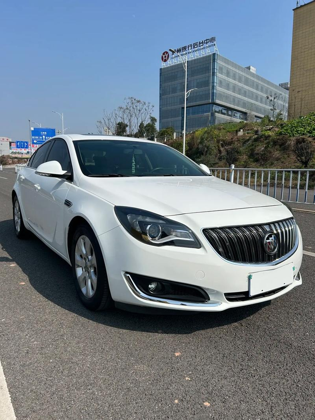 2014年君威花小钱办大事
可以用买a级车的钱买两款b级车，一个是迈锐宝一个是君