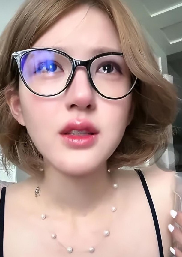 顶流都被拿捏成这样，普通艺人还不得被吃得渣都不剩？
 
这波算是给内娱开了个维权