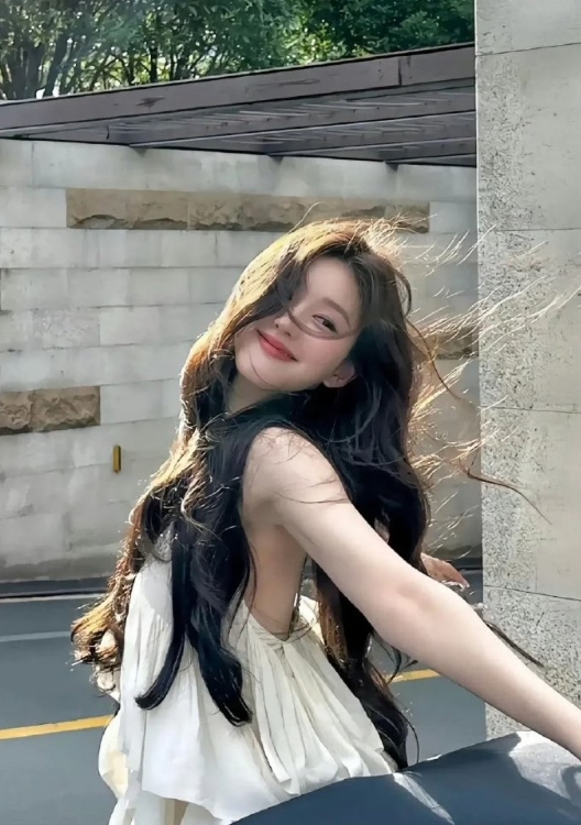 究竟是什么八卦这么震惊？我们也想听，能不能放出来让我们也唠一唠哈哈哈哈，两个人太