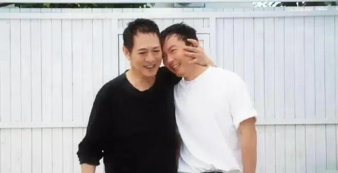 李连杰和谢苗居然同框了！
还记得小时候看他俩演的《新少林五祖》《给爸爸的信》，一
