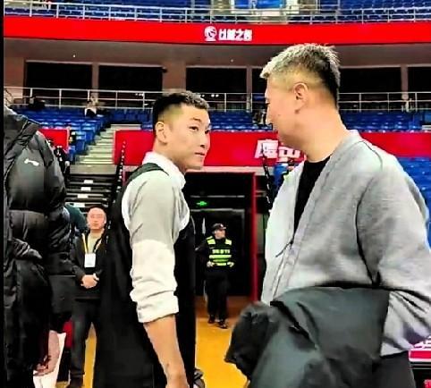 高诗岩表现让老叔郭士强失望！
青岛93-87山东，国手高诗岩正负值-15，全场倒