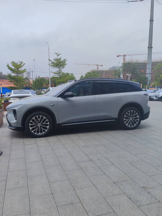 蔚来杀招26.8万的ES6卖疯了
在新老款交替之际，
李老板痛下决心，也拿出价格