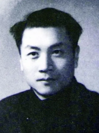 “快！用绳子把我勒死！”
1944年，为了不泄露组织的情报，一名地下党在被汉奸认