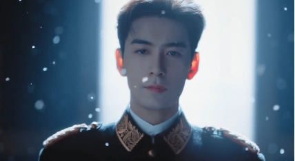 枪声一响心动登场！电视剧轧戏陈星旭一枪打出罗曼蒂克，硬核外壳下极致温柔，花瓣雨里