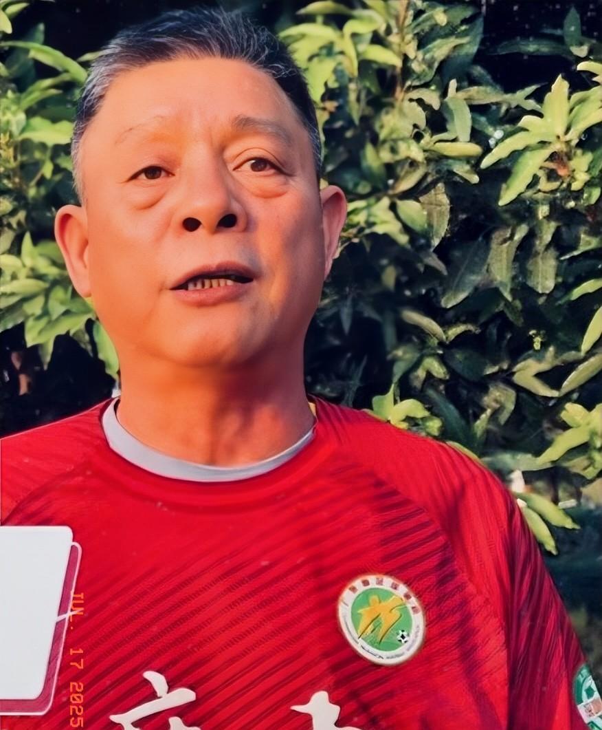 老一辈国足队伍曾出现不少“六边形战士”，他们在场上可以胜任多个角色，而且每个角色