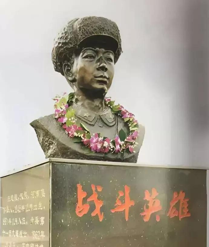 1962年11月18日的喀喇昆仑山下，我军边防部队一个连掉进了印军埋伏圈，被前后