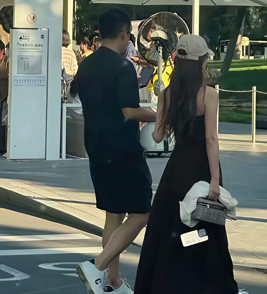 汪小菲是做梦也没想到，事情会发展到这一步……
他错过了直播中为自己公司致歉解释的
