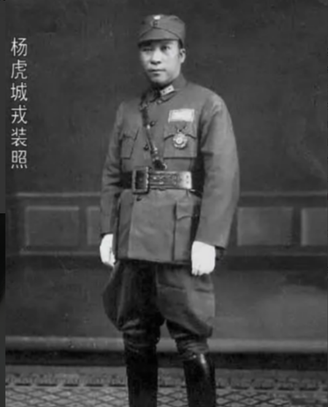 1947年，特务们将杨虎城的夫人谢葆真牢牢捆住，又用针头扎进她的大腿，谢葆真顿时