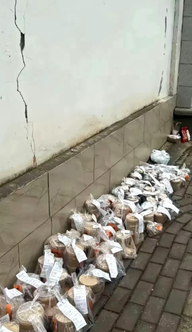 为什么有些学校，有那么多学生点外卖，学校就没考虑过，这个问题吗？
