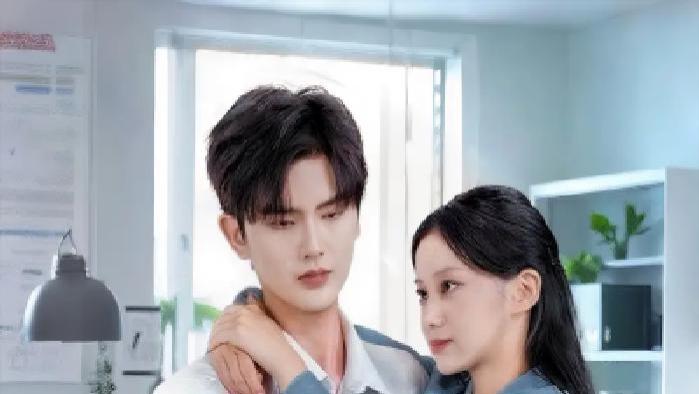 短剧《我和老板同居啦＆CEO住在我隔壁》全网热播, 同居生活下老板与我的奇妙碰撞