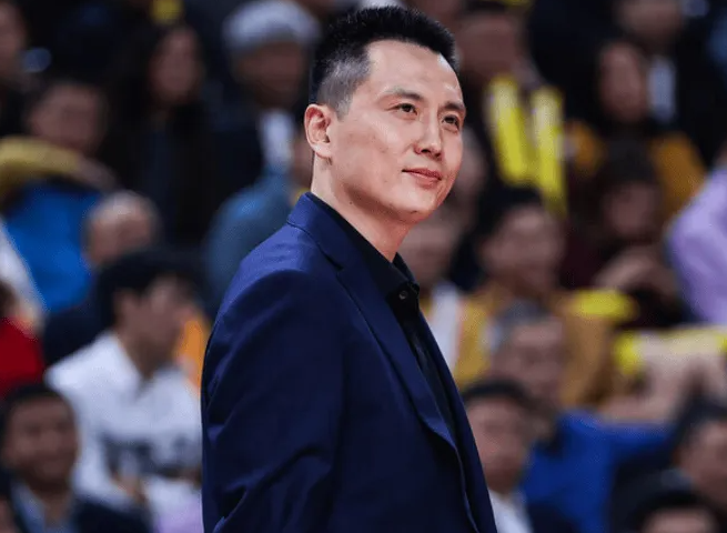 CBA常规赛：上海男篮将对阵新疆男篮。
赛前，上海男篮主帅卢伟接受媒体采访，谈及