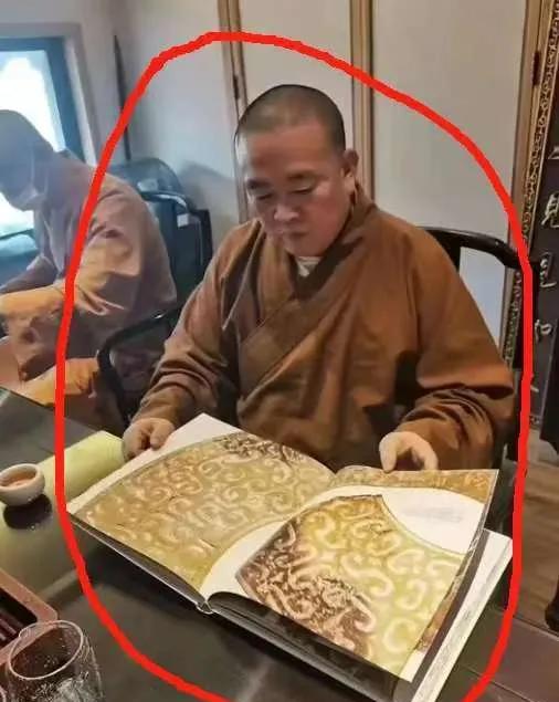 以前看西游记觉得金池长老已经够贪的了，现在才知道西游记还是太保守了，咱们释方丈才