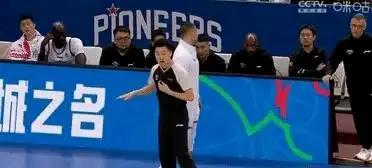 今晚执法CBA总决赛G4中方国际级裁判原来是他？
       今晚CBA总决赛