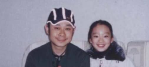 1991年，杨娜选择离开刀郎，转投一位富商的怀抱，甚至不顾襁褓中仅出生40余天的
