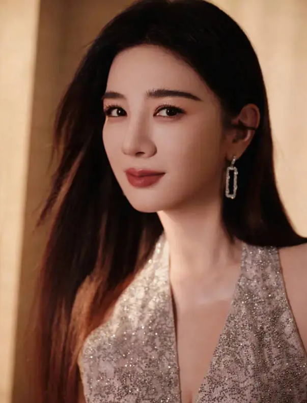 黄奕回应女儿出道引发争议：只是喜欢没有出道

黄奕透露，女儿想去韩国当练习生，她