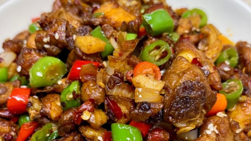 《香到邻居敲门！这道鲜椒辣子鸡真的老好吃啦～》