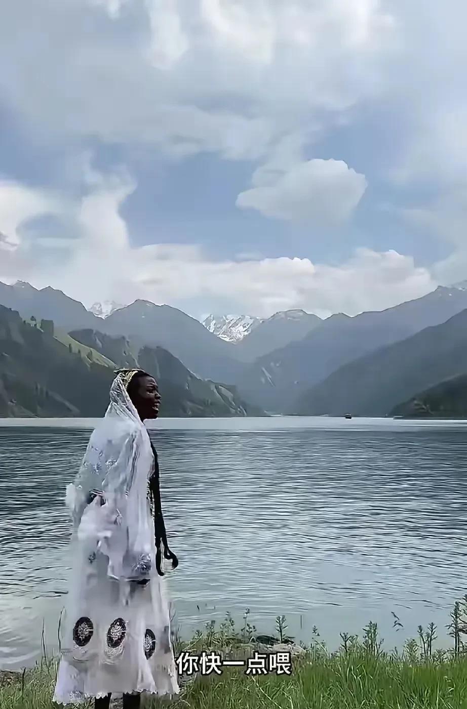 不是我不善良，但是真的忍不住了！
新疆的好山好水好风景！
结果去了一个煞风景的人