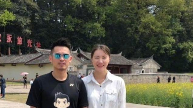 林丹送儿子西班牙学网球，重视教育与陪伴兼得