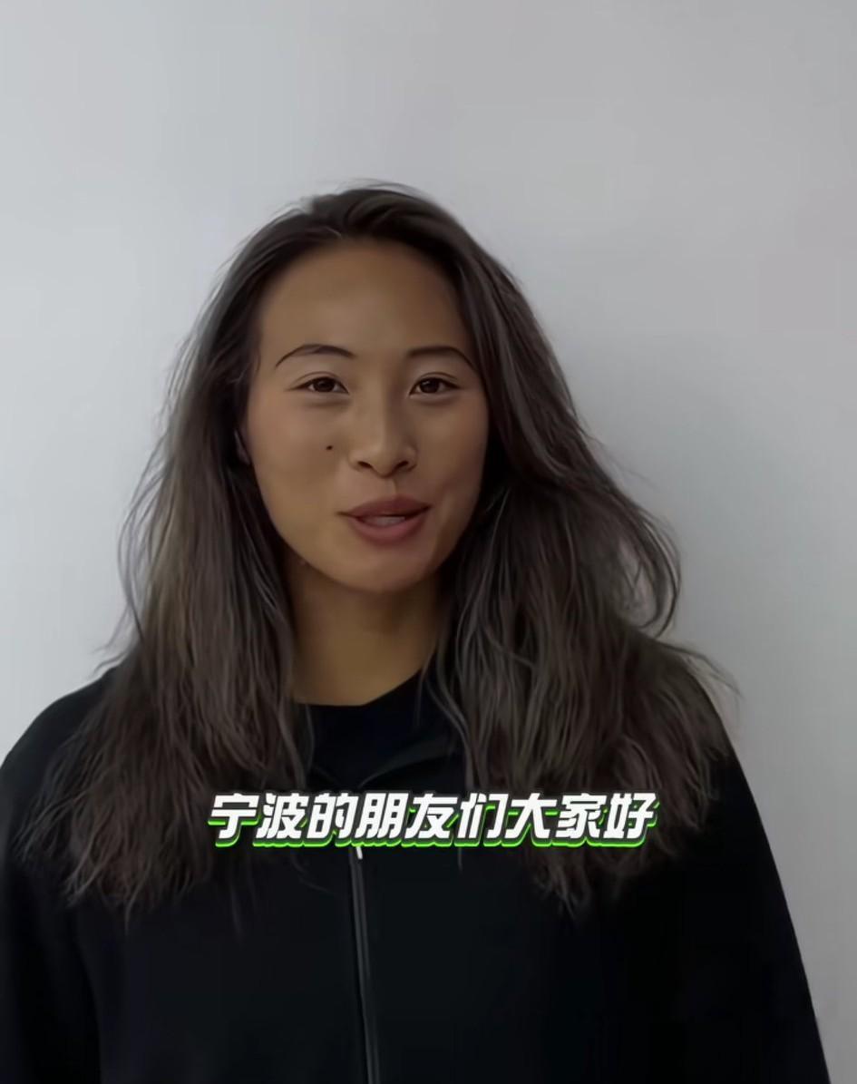 奥运冠军郑钦文欣然赴约，官宣她将参加宁波站比赛。
       去年由于奥运会后