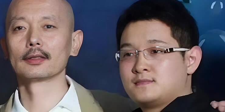 葛优与傅彪儿子傅子恩的一张留影，当年在父亲傅彪去世后傅子恩不负众望在葛优冯小刚的