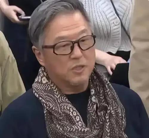 王伟忠的评论区没眼看啊，好多网友看到他对新节目的宣传后，就质问他，关于大S珠宝去