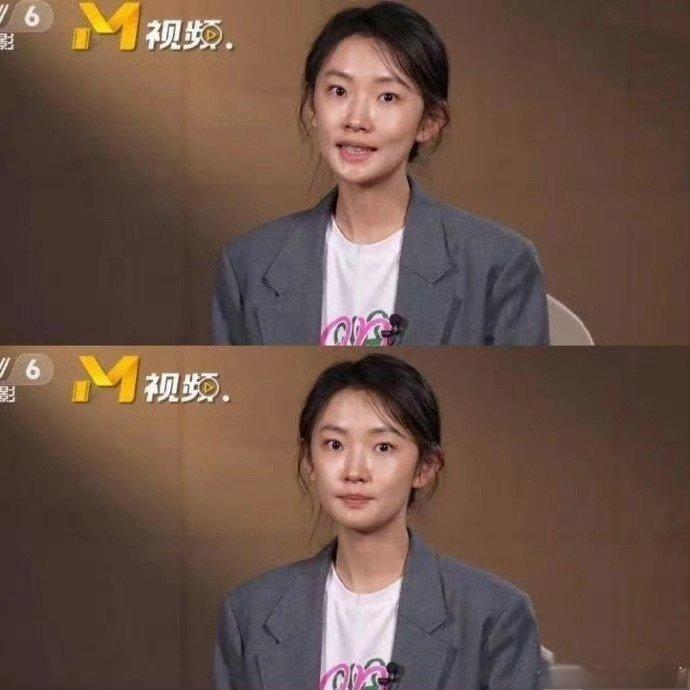 周依然实在的太过分了，据说央视要求她素颜出镜，于是她天真地以真实的面貌呈现，一点