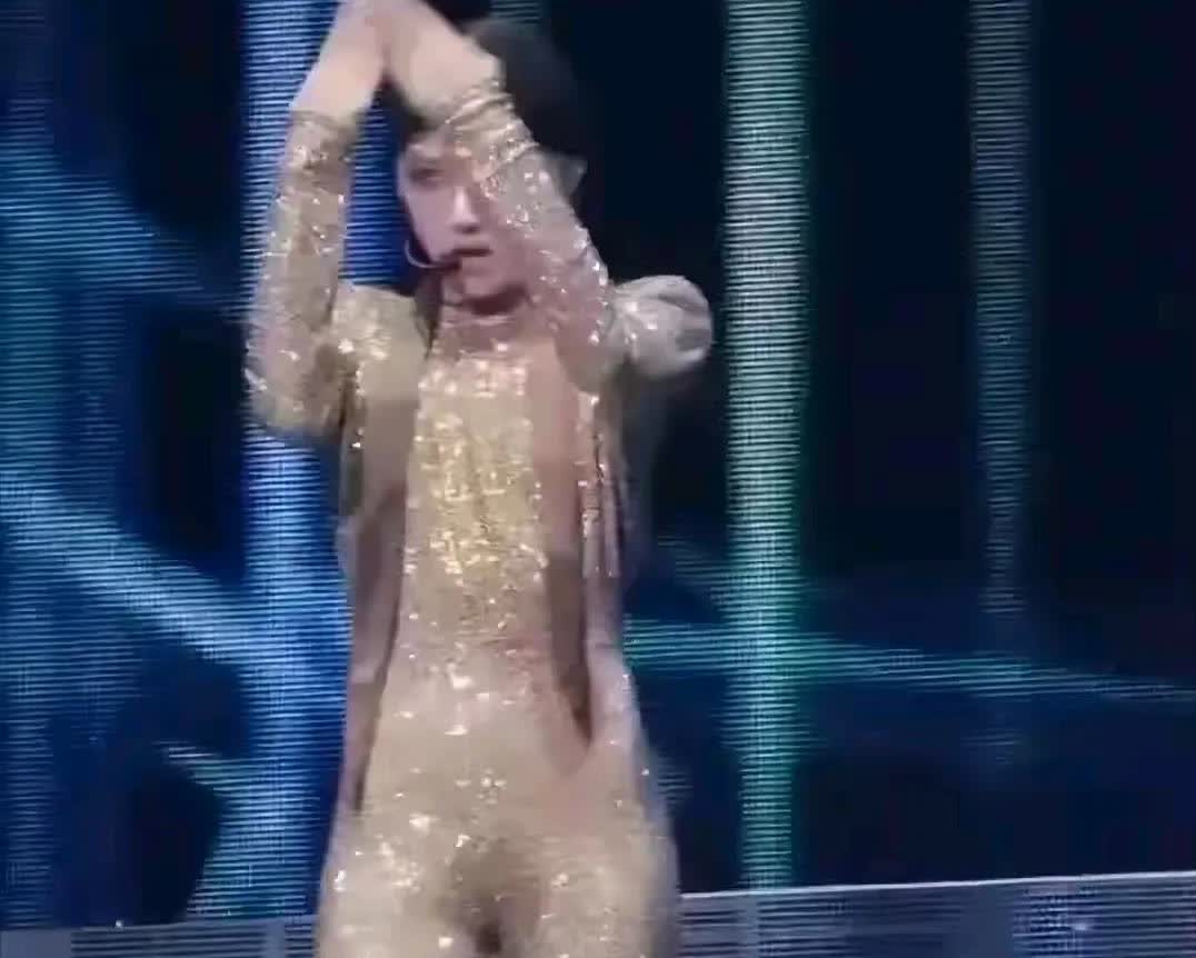 这真是一鸣惊人，这演唱会迎合了一些不同，人群的口味