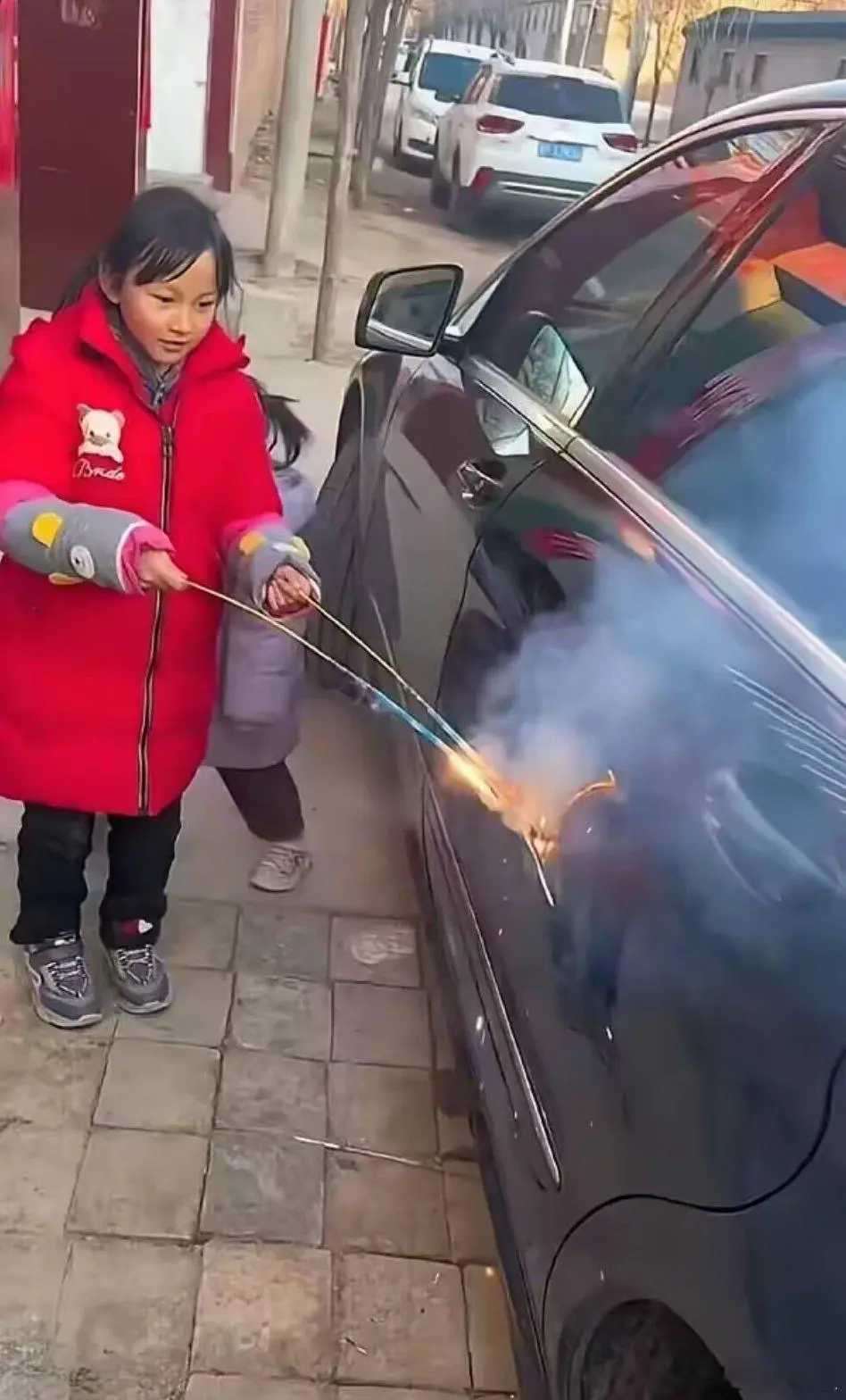 孩子玩的开心就好，反正车子和孩子不要了！