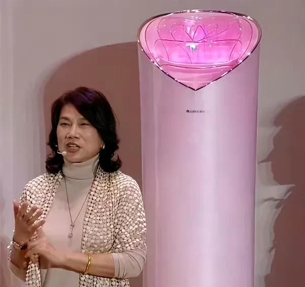 董明珠亲自站台并参与设计的这款玫瑰空调，大家觉得好看吗？
小鱼看网上网友审美也是
