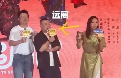 感觉这次岳云鹏是真的生气了
装都不装了
看到岳云鹏全程脸黑，给那尔那茜甩脸色