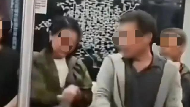 北京地铁5号线女侠曝光！温文尔雅的女作家，身份不一般