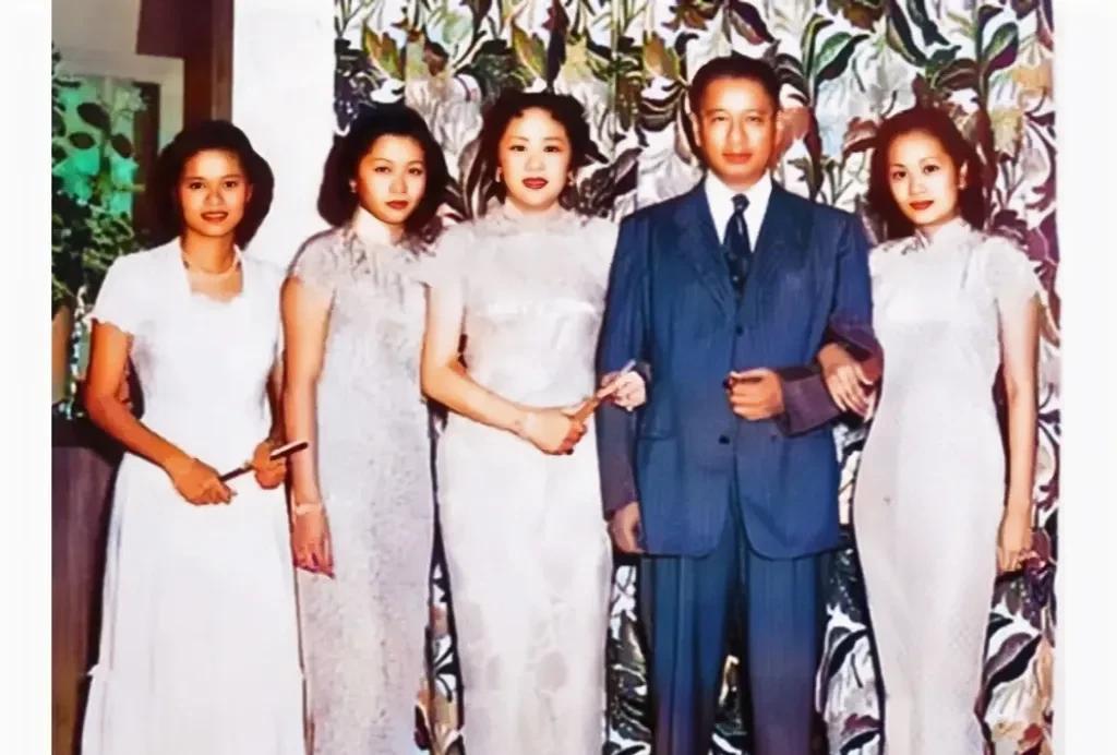 上世纪50年代，美国，宋子文夫妇与三个女儿的全家福