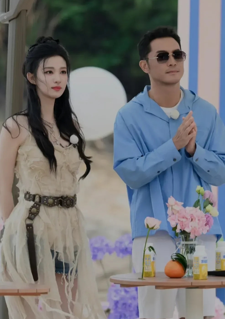 王楚然长相就是传说中的大青衣长相吧，上镜不是很惊艳，现实中却是人群中最舒服的那个