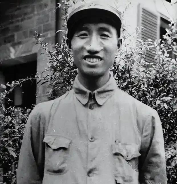 徐帅的军事能力确实是被低估了…
红军时期就能带10万兵指挥大兵团作战，就能看的出